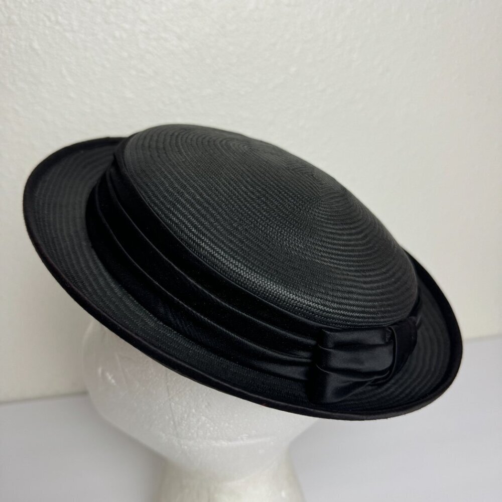 Vintage 50-60s Jan Leslie Elegant Small Hat Black Straw Satin Bow Size 22 1/2"
